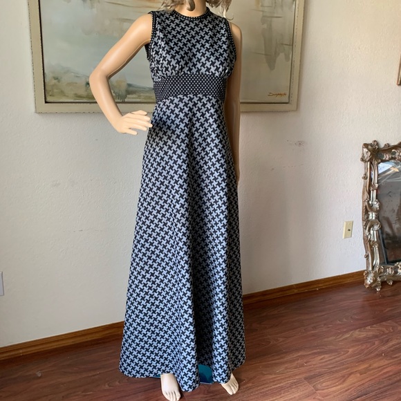 Vintage Betty Carrol for Christofopher Jones Versatile Empire waistline Dress - Picture 6 of 17